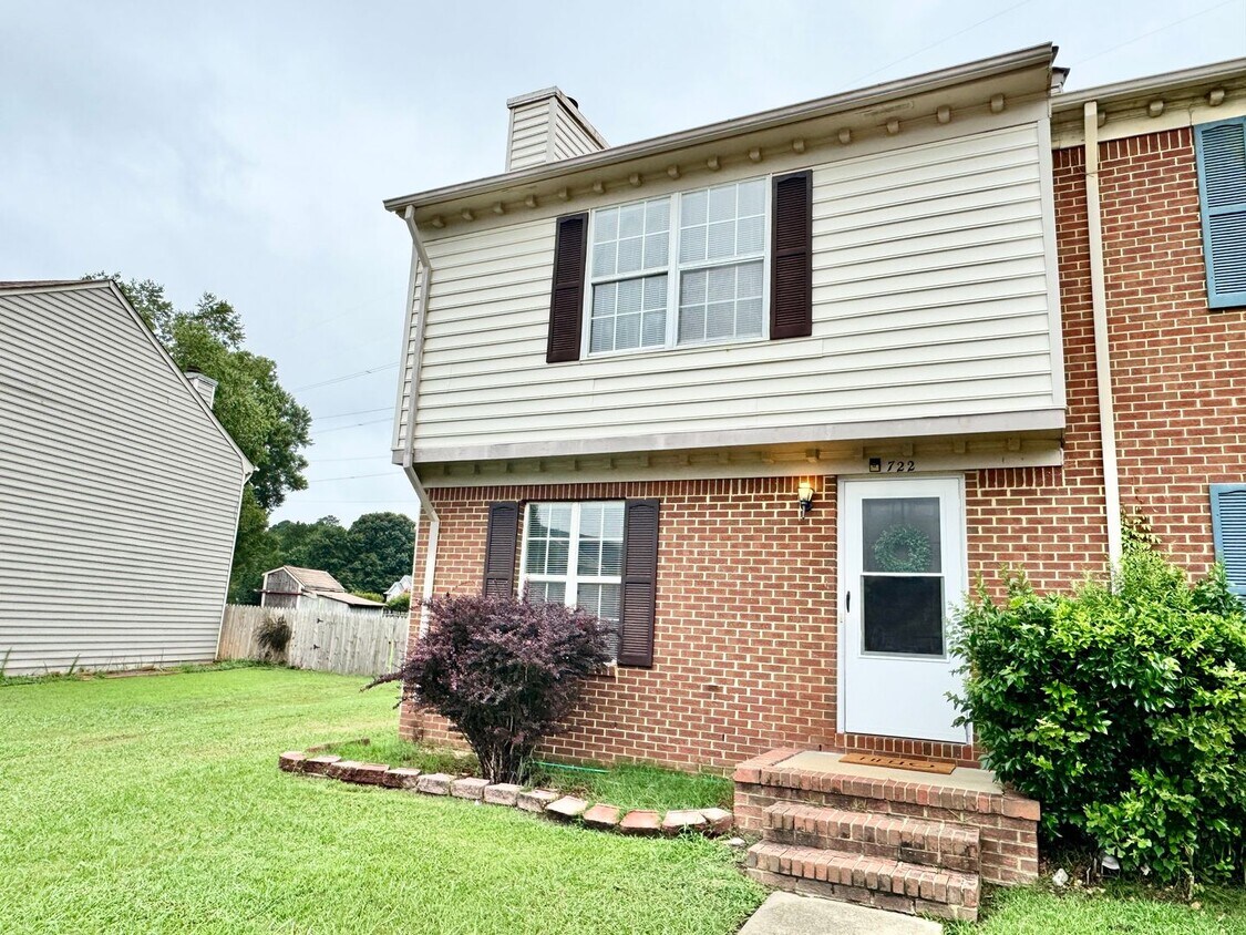 Foto principal - Completely Updated & Ready NOW! New Floori...