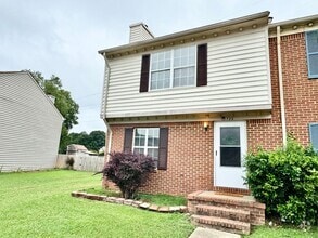 Building Photo - 722 Huntly Dr