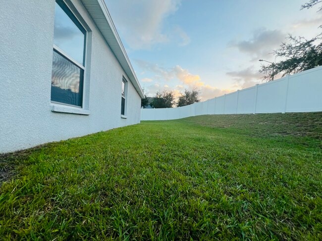 Building Photo - 900 Kingfisher Dr