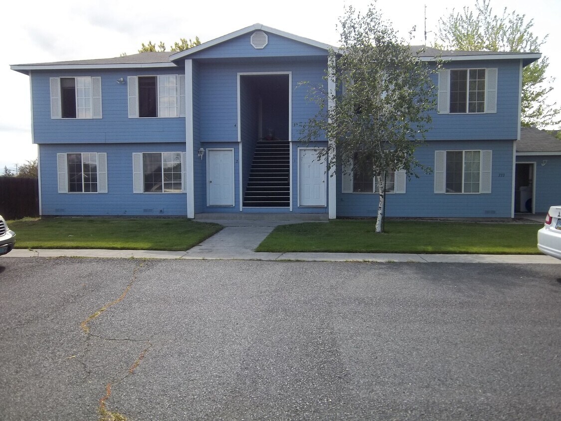 168333 17th 4Plex, Redmond Apartment for Rent in Redmond, OR