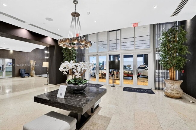 Foto del edificio - 60 SW 13th St