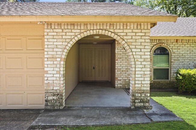 Foto del edificio - 3218 Sycamore Springs Dr