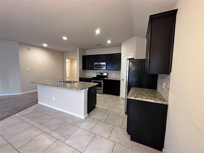 Foto del edificio - 3042 Village Creek Dr