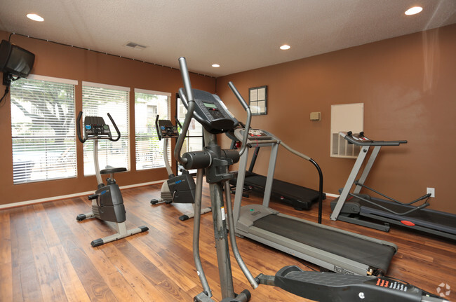 Gimnasio - Applewood Village Apartments