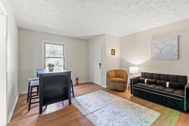 Building Photo - 104 Pleasantview St