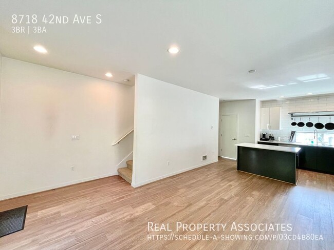 Building Photo - 3-Bedroom, 2-Bath Townhome Available! **La...