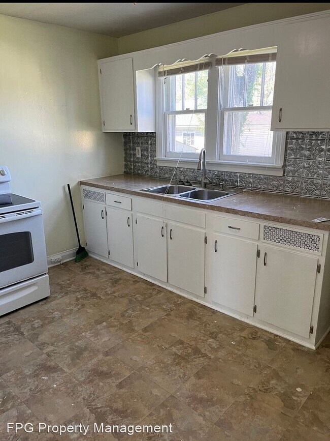 Building Photo - 3 br, 1 bath House - 206 S 2nd St
