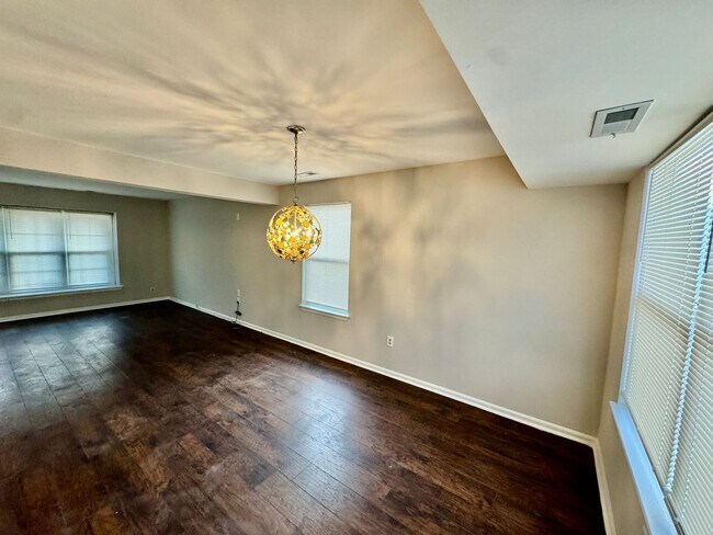 Foto del edificio - Spacious 3-Bedroom, 2.5-Bath Home for Rent...