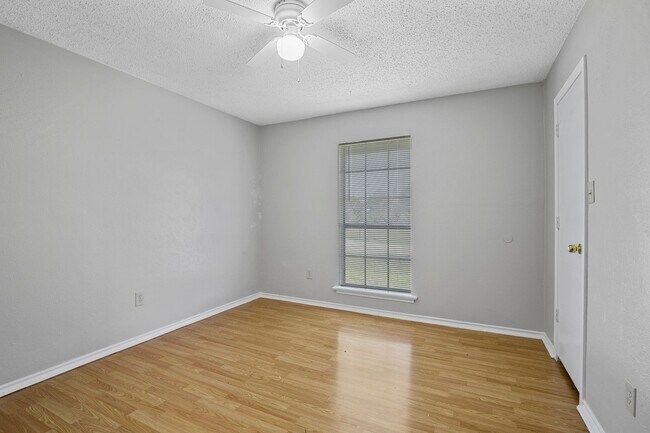 Foto del edificio - 226 E Pritchard Ln