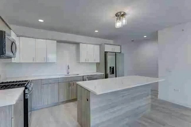 Foto del edificio - 8110 Lincoln Ave