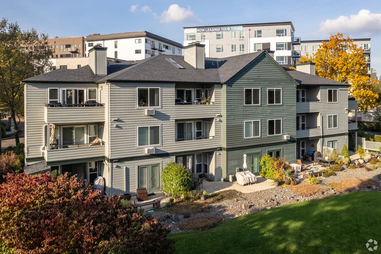 Primary Photo - Heron Pointe Apartments