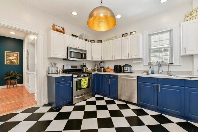 Building Photo - 39 Sagamore St