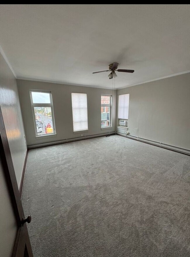 Foto del edificio - 1 bedroom/ 1 bath Upstairs Apartment