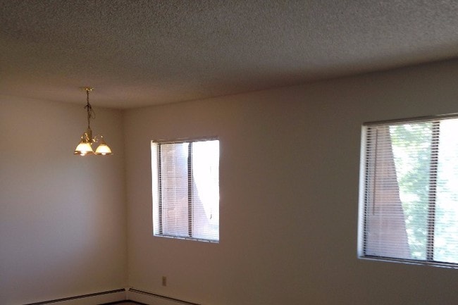 Living Area - 1140 Walnut Ave