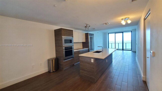 Foto del edificio - 460 NE 28th St