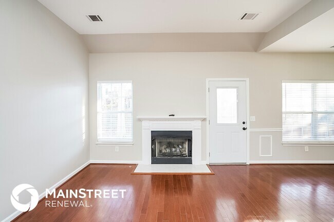 Foto del edificio - 4813 Peninsula Pointe Dr