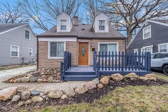 Building Photo - 24350 Parklawn St