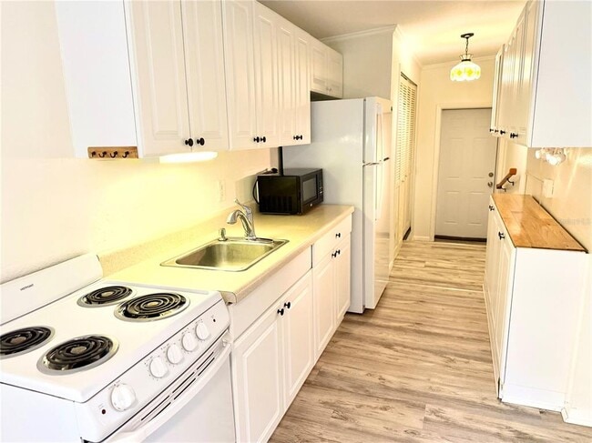 Foto del edificio - 516 Northmoor Ave N