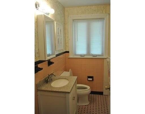 Building Photo - 308 Pleasant St