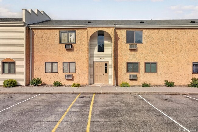 Building Photo - 14 Scarborough Ln