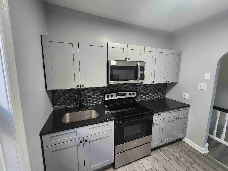 Primary Photo - 2113 S 68th St