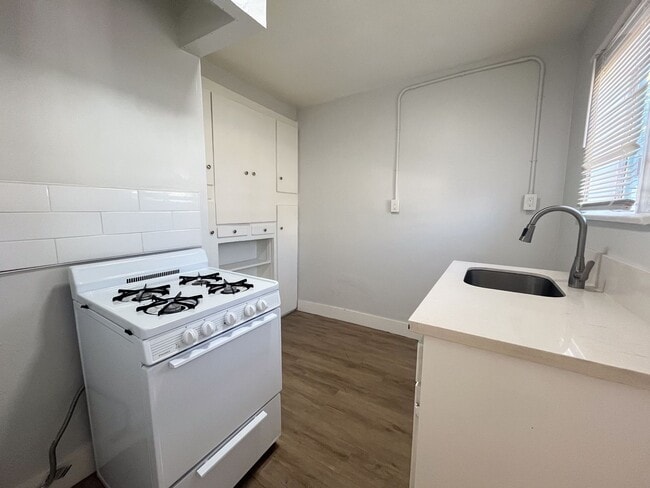 Interior Photo - 1240 Dawson Ave