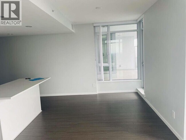Photo du bâtiment - 6700-6700 Dunblane Ave