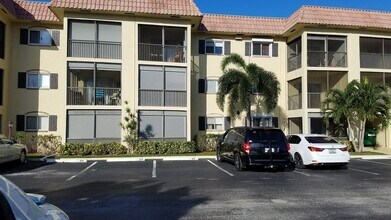 Building Photo - 257 S Cypress Rd