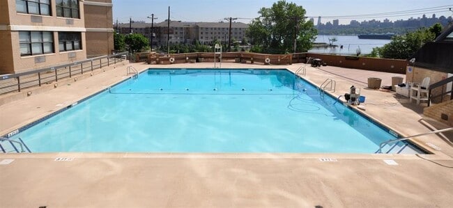 Foto del edificio - 7002 JFK Blvd E