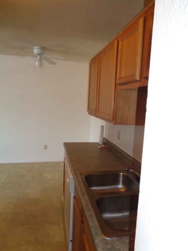 Building Photo - 808 E Evergreen Ave