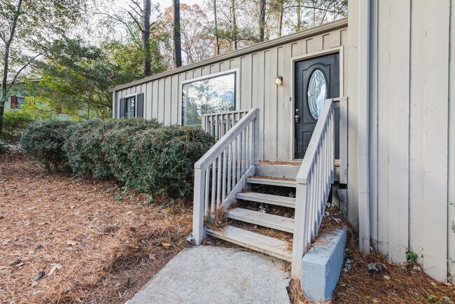 Foto del edificio - 2700 Creekview Point NW