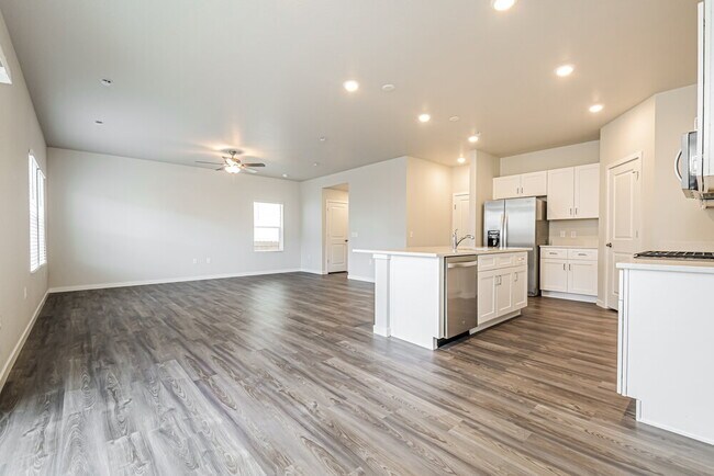 Building Photo - 2186 Flower Blossom Ave