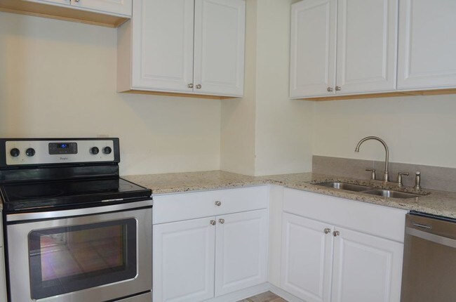 Foto del edificio - 2200 Wake Forest Rd