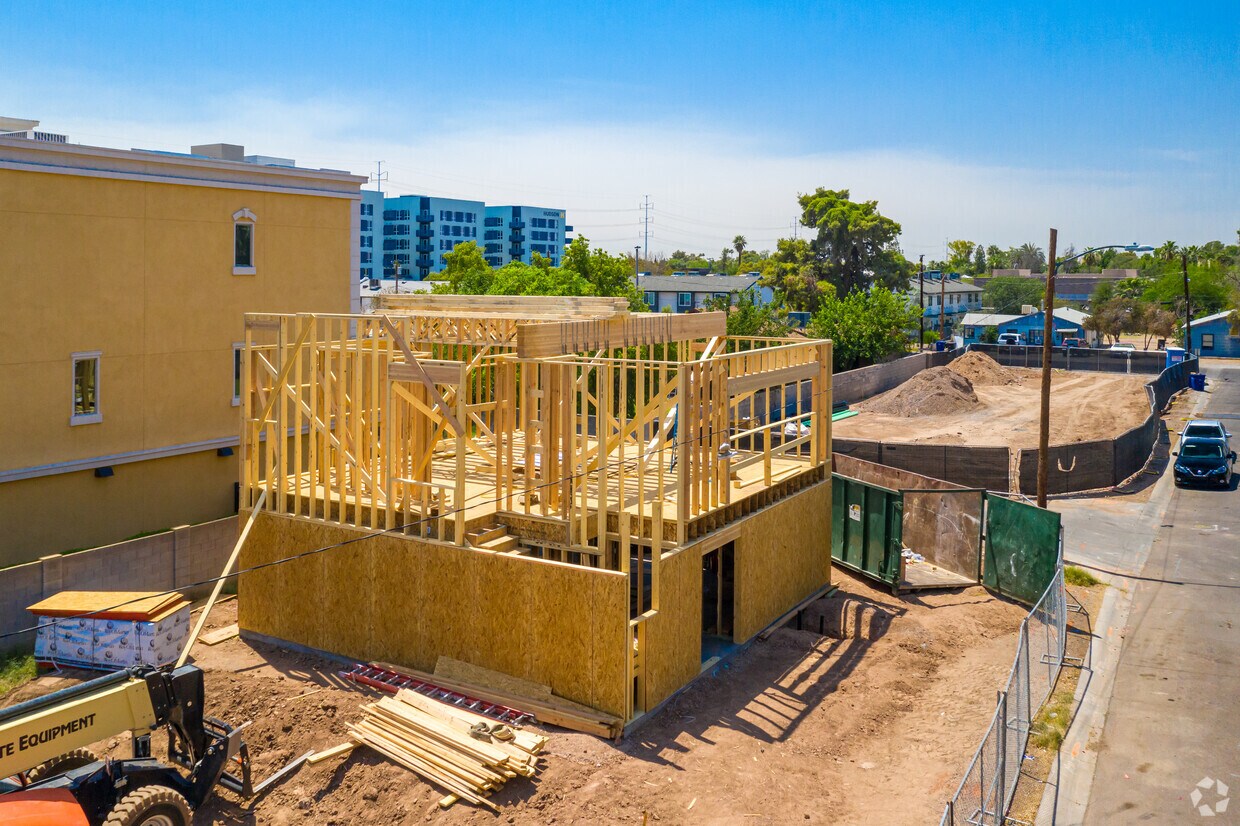 Foto principal - 430 W 7th St