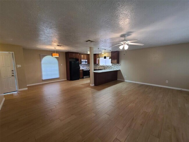 Building Photo - 2611 Plymouth Rock Dr