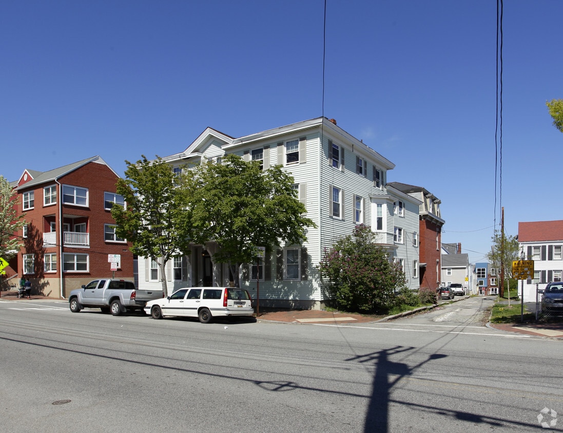 Primary Photo - 251 Cumberland Ave