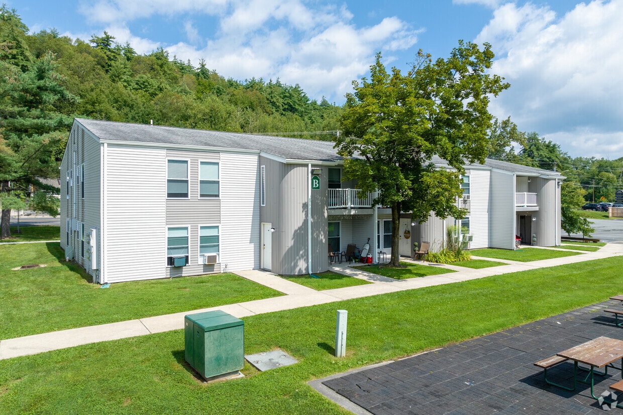 Emerald Pond Estates Apartments in Ellenville, NY