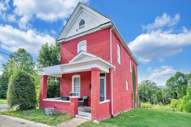 Building Photo - 302 Patton Ave NW