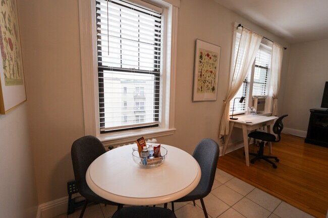 Foto del edificio - 370 Chestnut Hill Ave