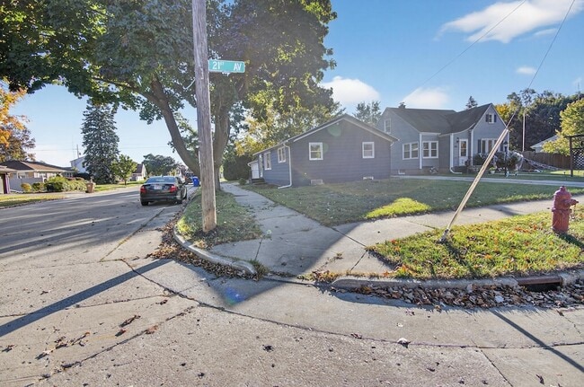 Building Photo - 3603 21st Ave