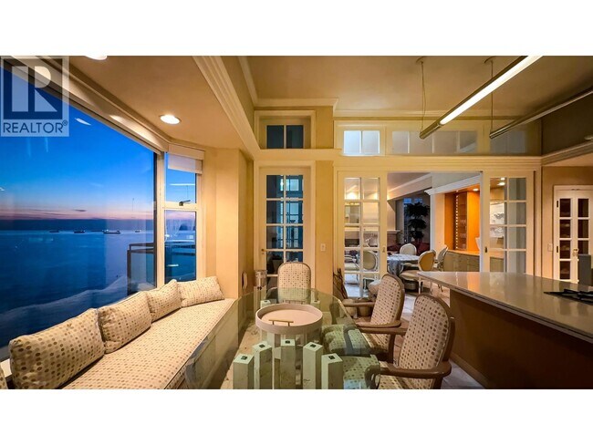 Photo du bâtiment - 1861 Beach Ave