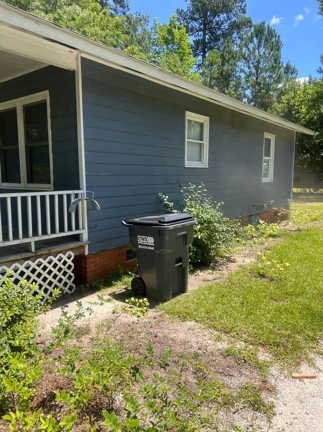 Building Photo - Two bedroom One Bath Single Family House