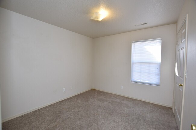 Foto del edificio - 1714 W Redbud Dr