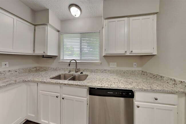 Building Photo - 7011 Sharpsburg Dr