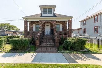 Building Photo - 13 Fisher Ave