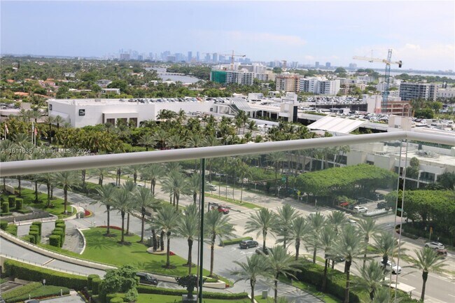 Foto del edificio - 9801 Collins Ave