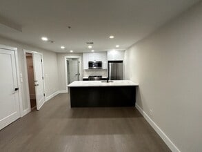 Building Photo - 535 Newbury St