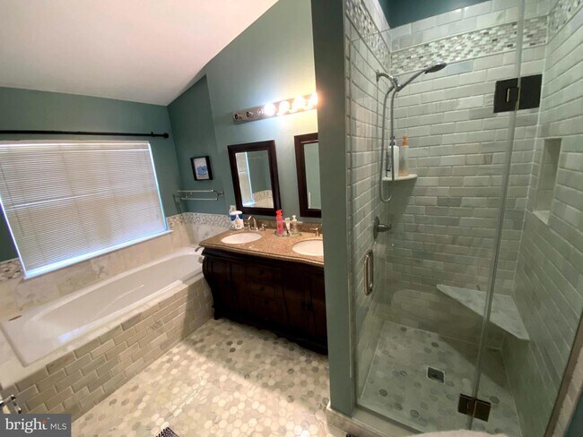 Building Photo - 21786 Oakville Terrace