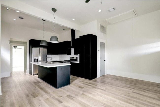 Building Photo - 5514 Barremore St