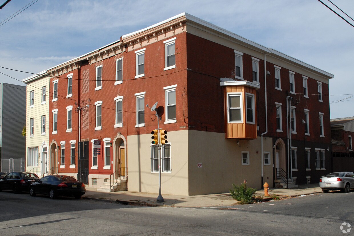 Primary Photo - 1801 W Master St